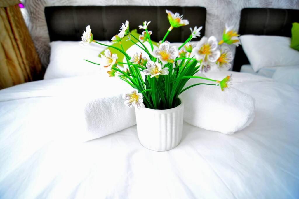 Vivacity Jazz Suite New Luxury Vivacity Cozy Home Lv8 Kuching Exteriör bild